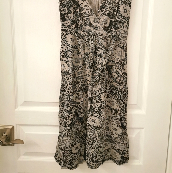 Suzy Long Dress with Floral Flower Pattern - Picture 4 of 4
